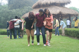 人文学院学生党支部开展“爱我人文、精诚团队”入党积极分子培训活动