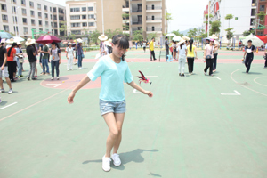 人文学院在“阳光体育”绳、毽比赛中喜获佳绩