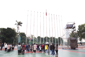 人文学院顺利完成本学期最后一次升旗任务