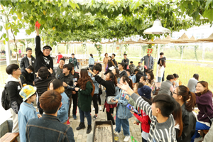 新时代 新气象——人文学院学生干部户外素质拓展暨学习贯彻十九大精神主题团日活动顺利开展