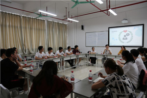 人文学院召开2018年“助学政策 助我成长”受助学生座谈会