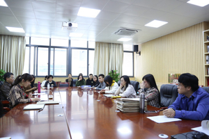 人文学院召开班主任会议学习自治区教育厅有关就业工作重要文件