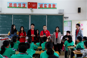 青春建功新时代，志愿服务我先行：人文学院团委学生会赴罗文坡小学开展学习雷锋义务支教活动