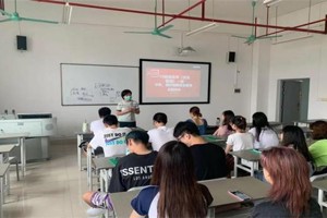 礼赞国庆，情满月夕‖人文学院召开双节安全教育主题班会