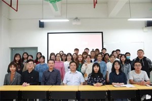 学校党委副书记毛茂林参加我院2019级艺术史论班主题班会