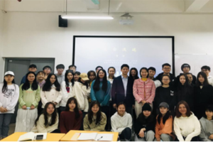 【人文双创】人文学院文化产业管理“双创”人才卓越班邀请广西会议展览业协会副会长唐海先生为同学们授课