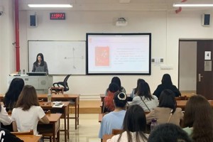 【人文青年】人文学院开展“聚焦两会民生问题，学习两会精神内核”主题团日活动