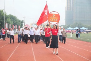 无惧风雨勇向前——人文师生积极参与广西艺术学院第33届田径运动会