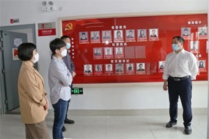 学校领导韦文帝带队到人文学院检查疫情防控工作