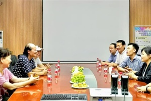 感恩前辈 致敬芳华丨人文学院开展教师节慰问退休教师活动