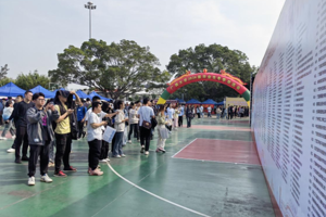 “职”等你来丨人文学院组织学生参加2023年广西生源地信用助学贷款毕业生秋季双选会