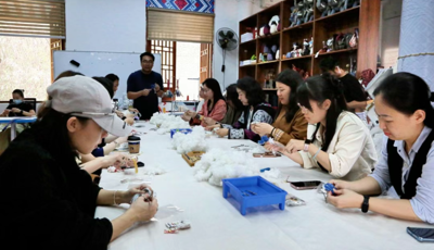 赴春日之约，绽巾帼芳华——人文学院分工会开展2026年三八妇女节主题活动