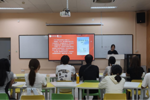 “一站式”学生社区|人文学院学生会功能型团支部开展《习近平与大学生朋友们》读书分享主题团日活动