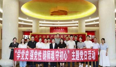 人文学院党委赴广西展览馆开展主题党日活动