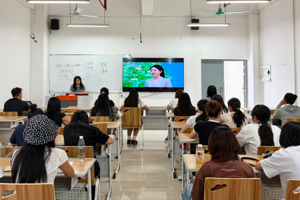 人文学院组织开展“运河里的中国”思政大课学习活动